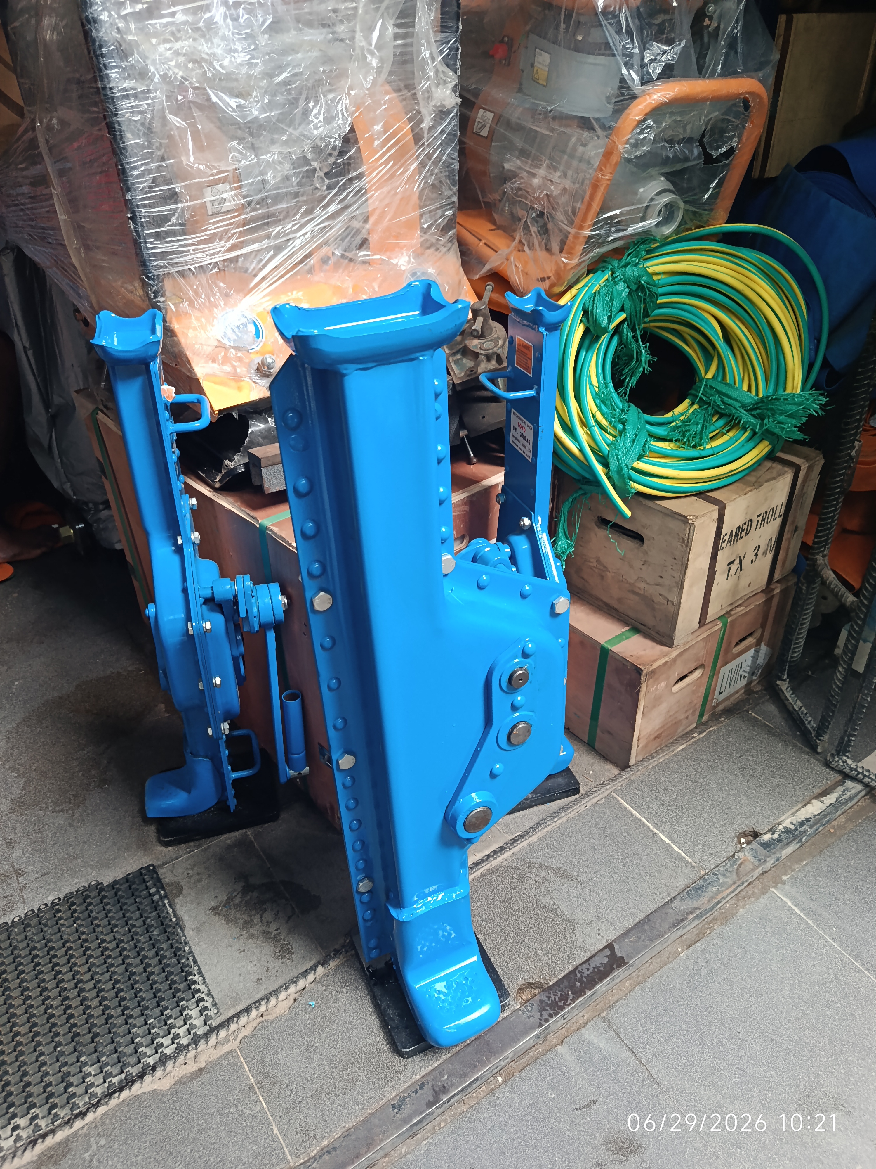 TOYO 10,000 kg (10-Ton) Mechanical Steel Jack